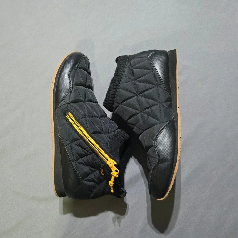 Teva Reember Mid mens 11 shoes Black Waterproof Quilted Zip Booties 1103234